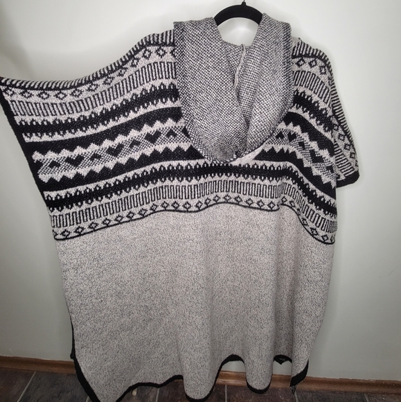 Belle Dame Cape - Picture 4 of 5